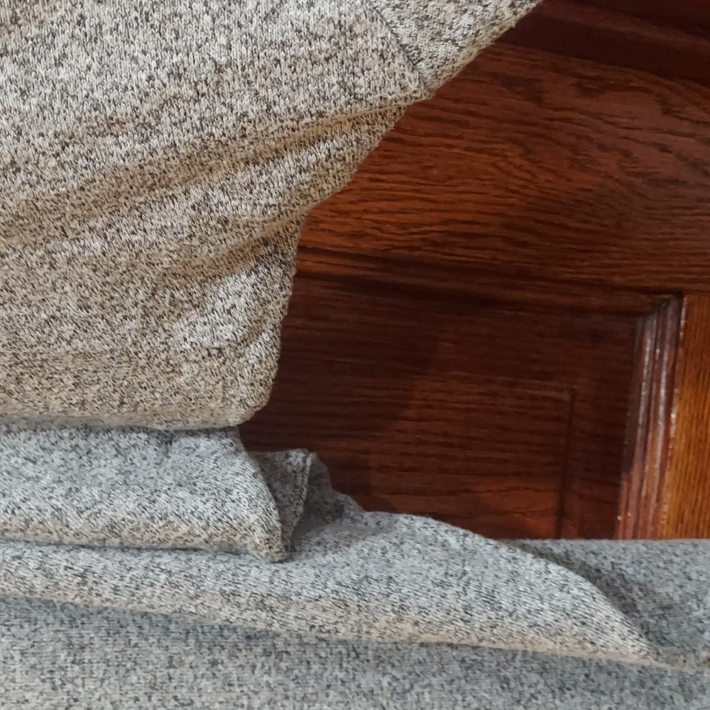 Akira Grey Long Sleeve - Picture 3 of 3